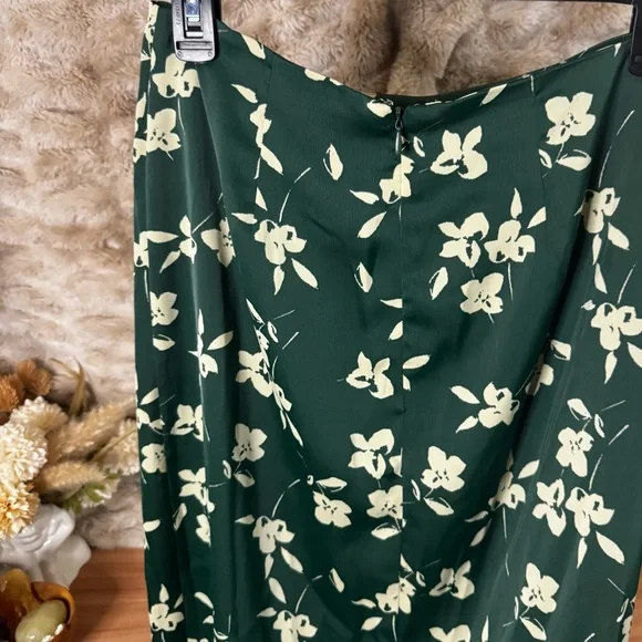 Urban Outfitters Green Floral Skirt - Picture 4 of 5